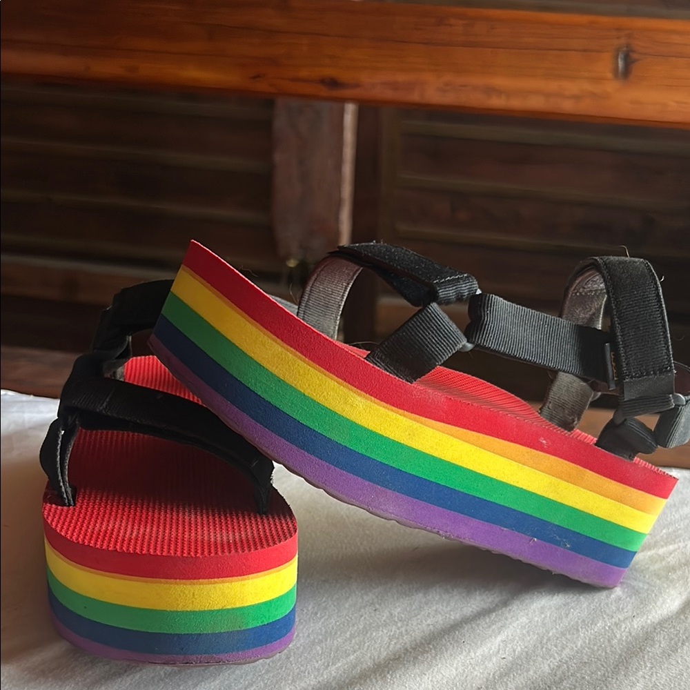 Teva Rainbow Platform Sandals - Black Straps